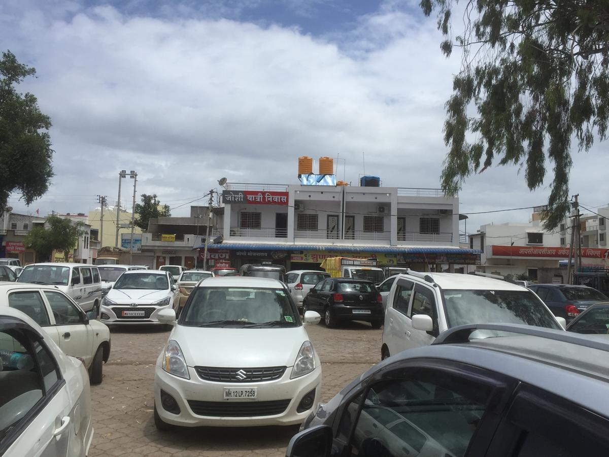 Joshi Yatri Niwas Hotel Kolhapur Exterior photo